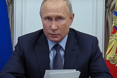 Путин потребовал от чиновников решать проблемы с доходами россиян