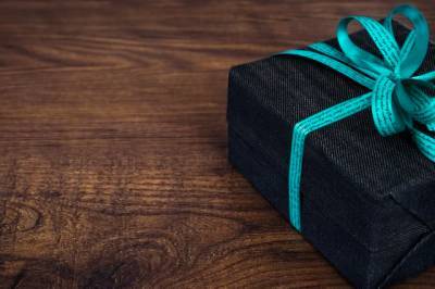 Глава Башкирии попросил чиновников не дарить друг другу новогодние подарки