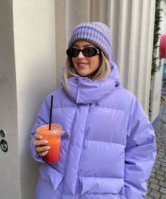 Зимой сочетайте пуховик и шапку, как стилист Эмили Синдлев - skuke.net - Дания