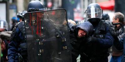 Новый закон во Франции защищает полицию – но не граждан