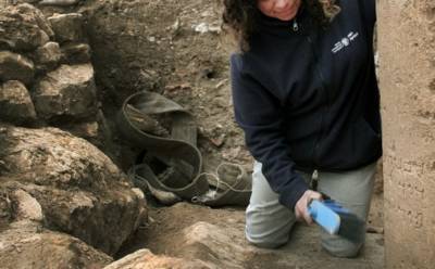 Девятилетний школьник обнаружил 3000-летнее сокровище копаясь в грязи: фото поразительной находки