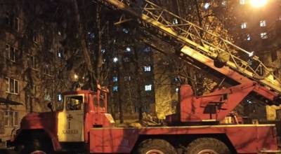 В Харькове заполыхало общежитие со студентами, жители оказались в западне: эвакуировали 100 человек