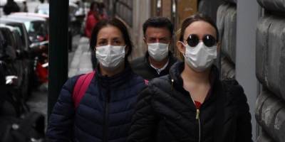 Жителей Нидерландов обязали носить маски в закрытых помещених