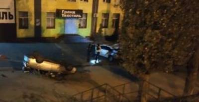 В хлам пьяный водитель слетел с моста в Харькове, фото: "сделал сальто и приземлился на..."