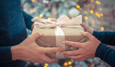 Чиновникам в Башкирии запретили покупать друг другу подарки