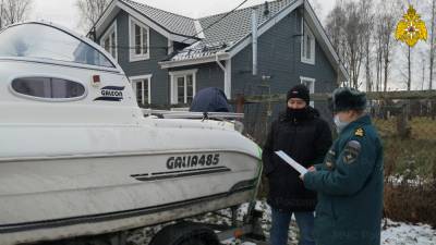 В Тверской области сотрудники ГИМС следят за тем, чтобы рыбаки не выезжали на воду на лодках