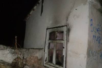 В Анапе в пожаре погиб 50-летний мужчина, живший в заброшке