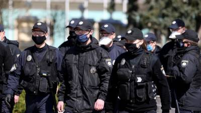Без защитной маски в общественных местах: сколько нарушителей карантина поймала полиция