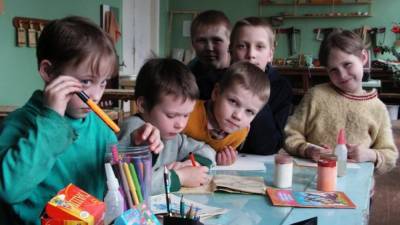 Скандал в России: детдомовцев заставляли петь песни ко Дню матери