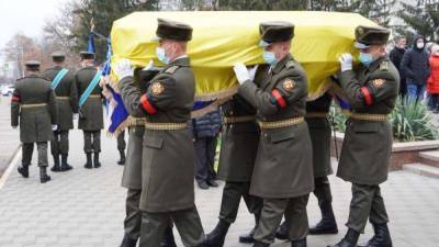 Киев повернул украинское общество на путь войны с Россией –...