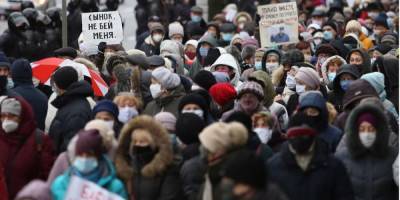 В Беларуси прошел Марш мудрости. Правозащитники сообщают о задержаниях — фото, видео