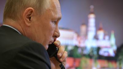 Президенты России и Узбекистана поговорили по телефону