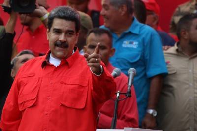 Мадуро назвал себя "человеком с улицы", продиктовал номер и призвал граждан добавляться в соцсетях