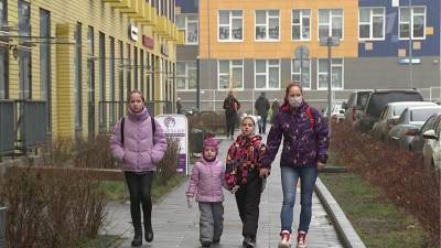 Дети врачей, работающих в «красных зонах», просят россиян соблюдать санитарные правила и пользоваться средствами защиты