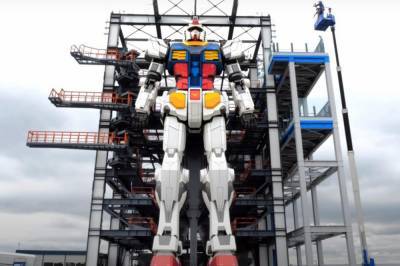 Видео дня: В Японии представили гигантского робота Gundam