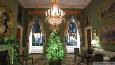 Мелания Трамп проверила, как украшен Белый дом к Рождеству