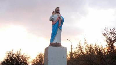 Иисус вместо Ленина: в центре села на Запорожье установили новую скульптуру – фото