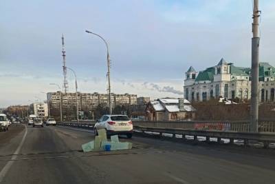 В Астрахани на Новом мосту яма вернулась на свое место