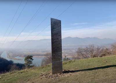 В Румынии обнаружили еще один таинственный монолит