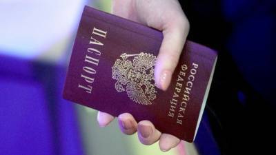 Путин внес в Госдуму законопроект о запрете госслужащим второго гражданства