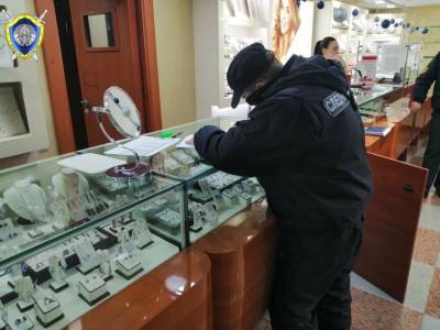 Бродяга из России ограбил ювелирный магазин в Витебске