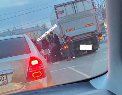 В Астрахани женщина попала под грузовик