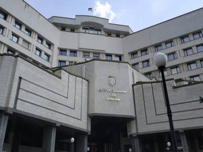 Глава КСУ увидели в законопроекте Зеленского о перезапуске суда признаки «конституционного переворота»