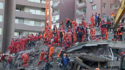 Число погибших при землетрясении на западе Турции возросло до 76
