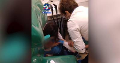 В Новосибирске ребенку зажало руку стоматологическим креслом