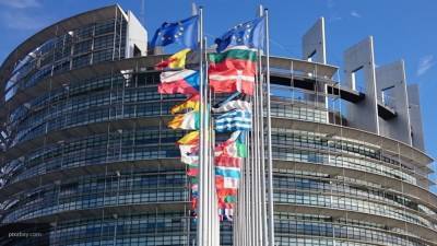 Европарламент выступил против решения Зеленского ликвидировать КС