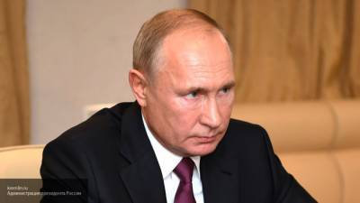 Путин один из первых услышал звон колоколов на Спасской башне Кремля