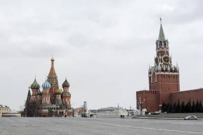Путин одним из первых послушал звон новых колоколов в Кремле