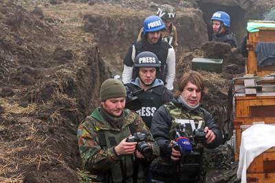 НМ ДНР: Украинское командование направило на линию соприкосновения пропагандистские СМИ