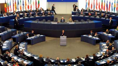 "Нельзя просто взять и ликвидировать КСУ": европарламентарии об инициативе Зеленского