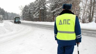 Алтайский Усэйн Болт: ДПС-ник в зимней форме догнал авто с пьяным водителем