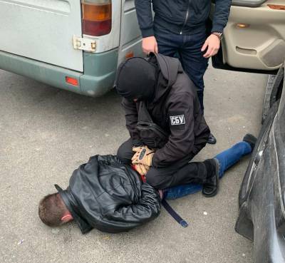 В Киеве пытались сбыть 50 тысяч фальшивых долларов