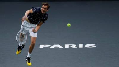 Медведев прошёл в третий круг турнира АТР в Париже из-за отказа соперника