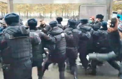 СМИ: полицейские задержали в центре Москвы участников марша националистов