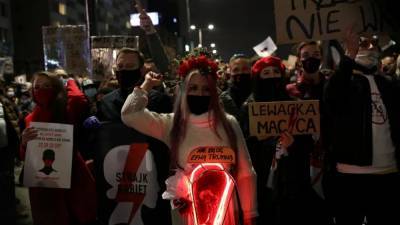 Власти Польши отложили введение запрета на аборт