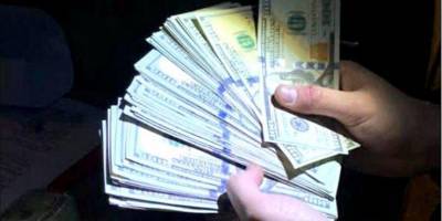 В Киеве перекрыли канал сбыта фальшивой валюты номиналом $100