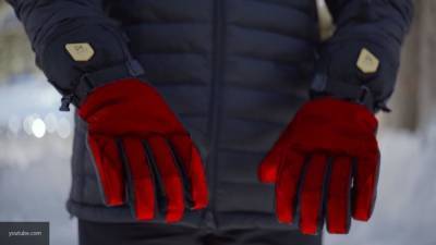 Врач объяснил, нужно ли дезинфицировать зимние перчатки