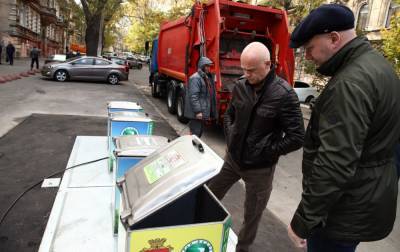 Труханов: в Одессе продолжается проект по установке подземных контейнеров для сбора твердых бытовых отходов