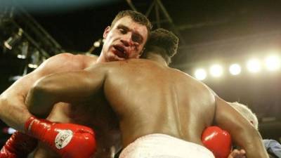 Бой Кличко - Льюис признали самым кровавым боксерским поединком в истории