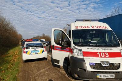 Под Ровно "скорая" угодила в ДТП по пути к пострадавшим в серьезной аварии (фото)