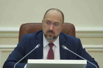 Кабмин предложил Зеленскому уволить трех губернаторов