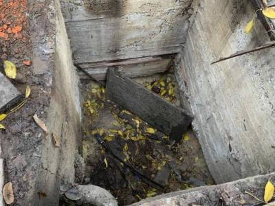 83-летняя женщина рухнула в бетонную яму под Харьковом