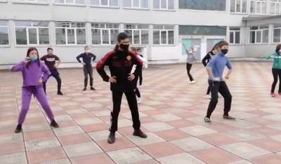 Юрист усомнилась в законности танцев детей в масках в Красноярске