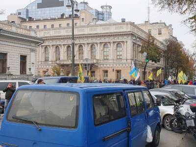 Центр Киева заблокировали «евробляхеры»