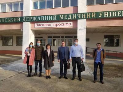Нехватка медиков: на Луганщине к работе с больными COVID-19 привлекут врачей-интернов