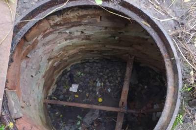 В Николаевской области пенсионерка свалилась в двухметровую яму в своем дворе
